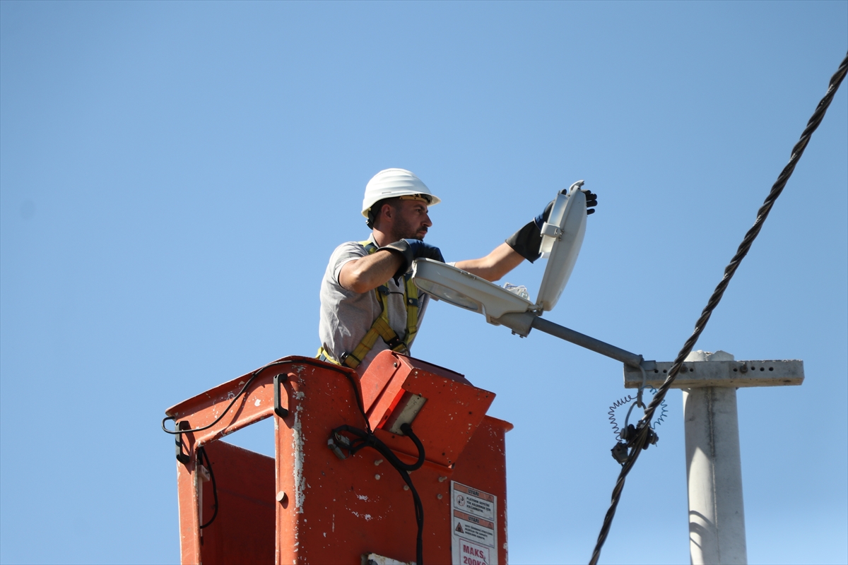 Tekirdağ'da "enerji timleri" yüksek sıcaklıklarda kesintisiz elektrik sağlıyor