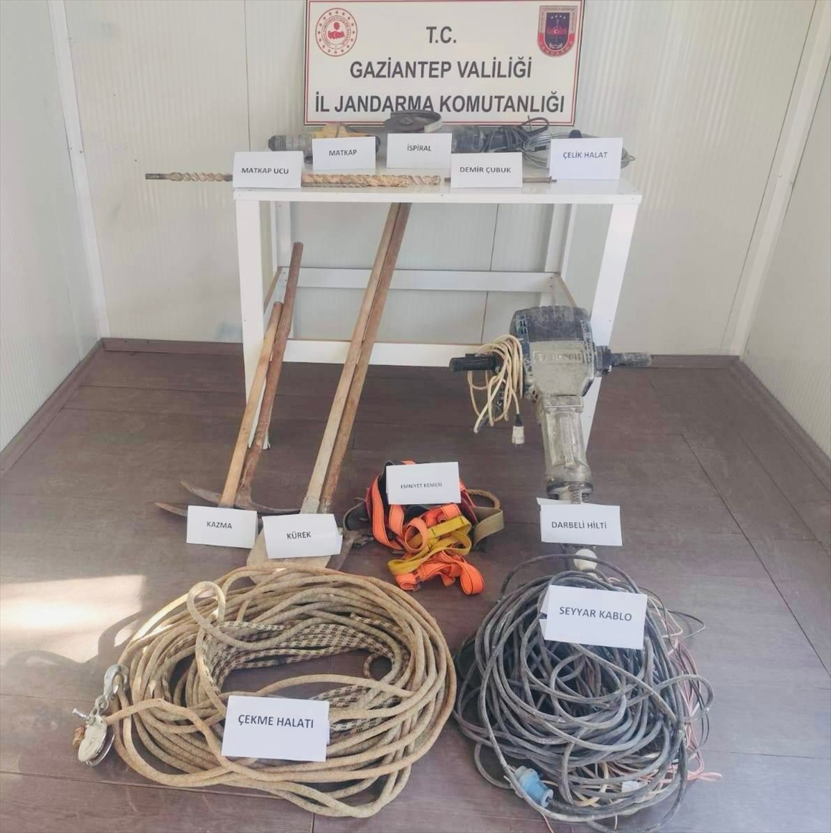 Gaziantep'te kaçak kazı yapan 9 şüpheli yakalandı