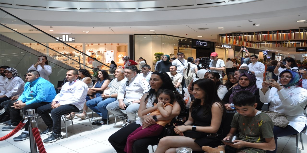 Eskişehir’de “Taş-Tat-Tasarım” Etkinliğinde Şefler ve Lületaşı Ustaları Becerilerini Sergiledi