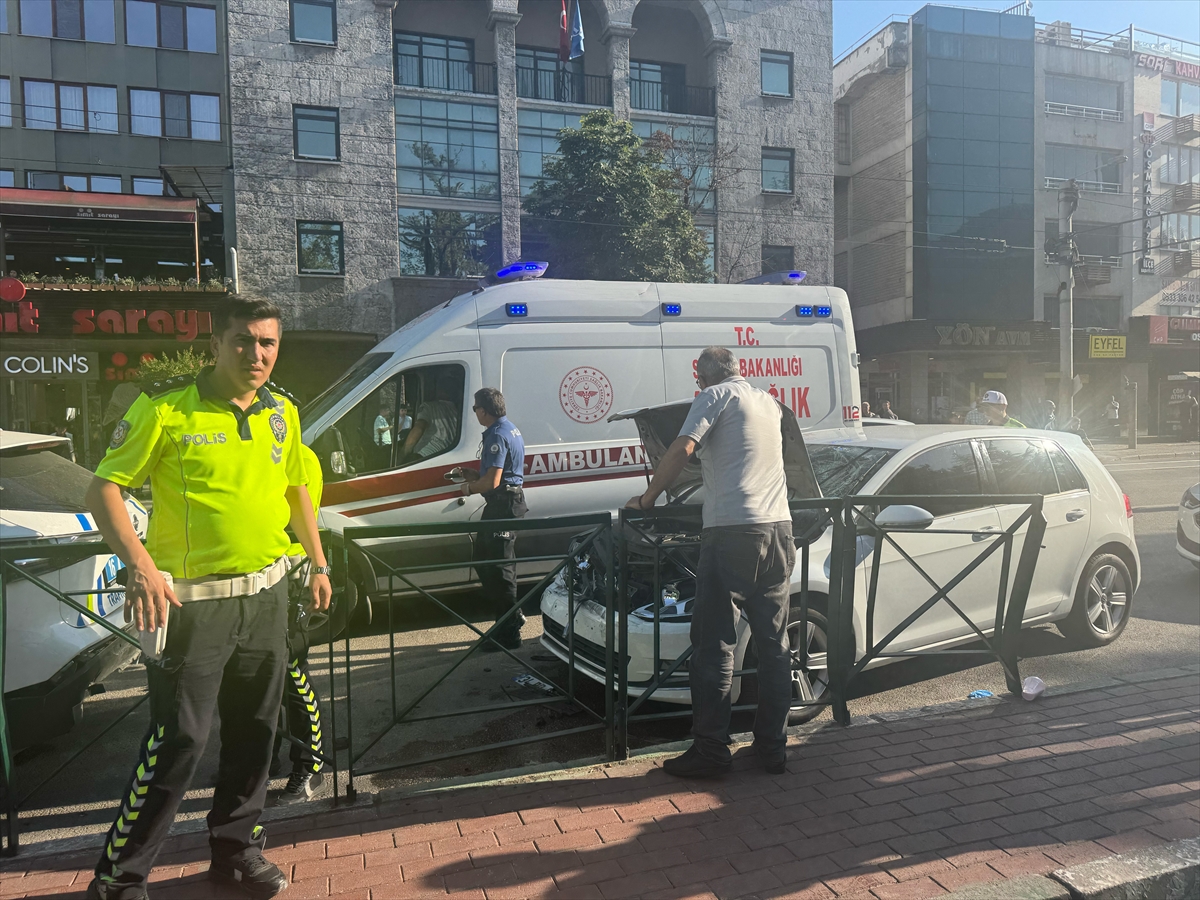 Bursa'da otomobilin çarptığı polis memuru ağır yaralandı