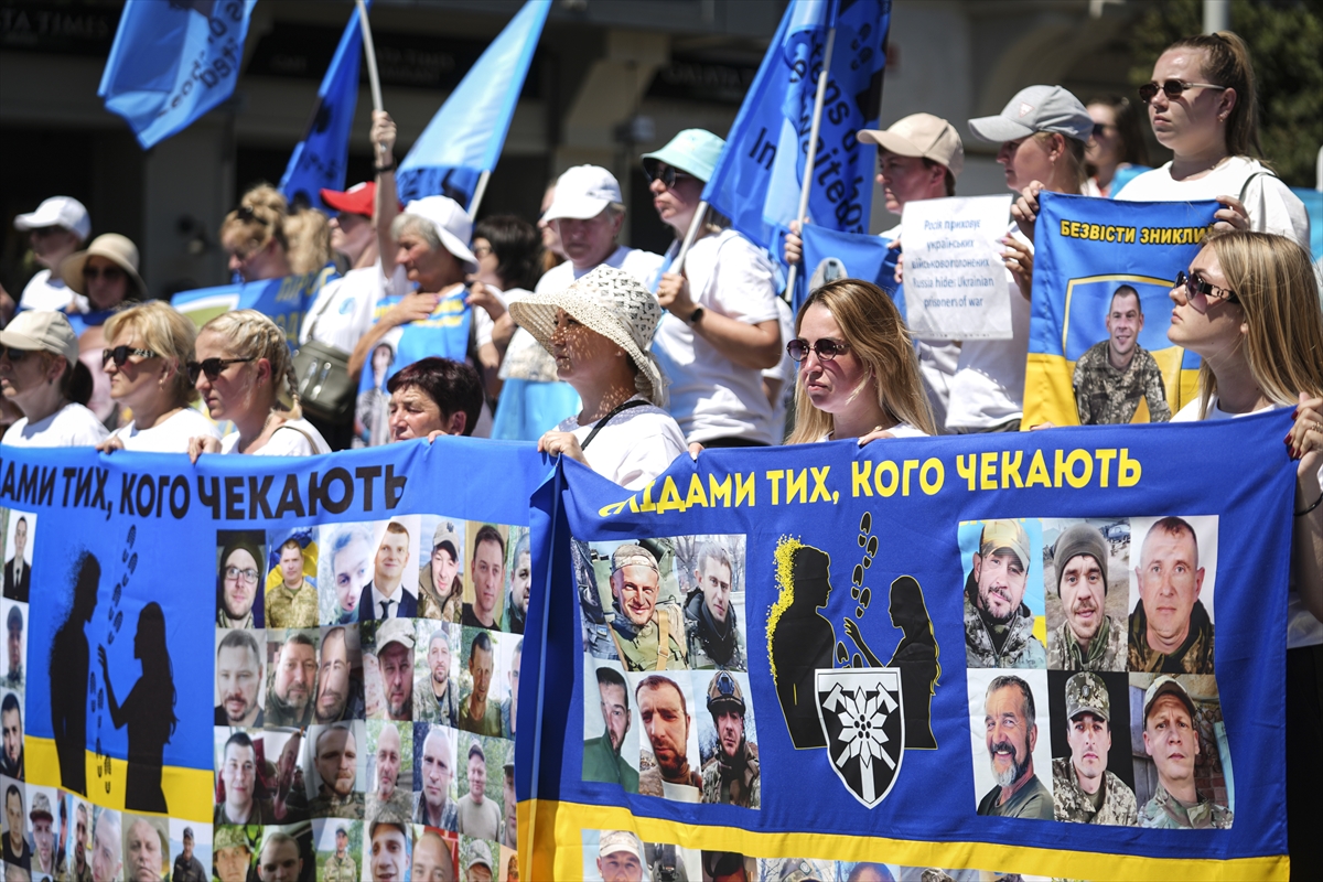 İstanbul'da Ukraynalılar "Rusya'nın esirleri serbest bırakması" talebiyle eylem yaptı