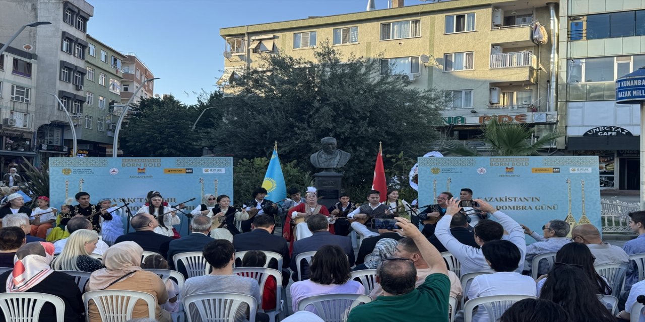 İstanbul’da Ulusal Dombra Günü Kutlandı