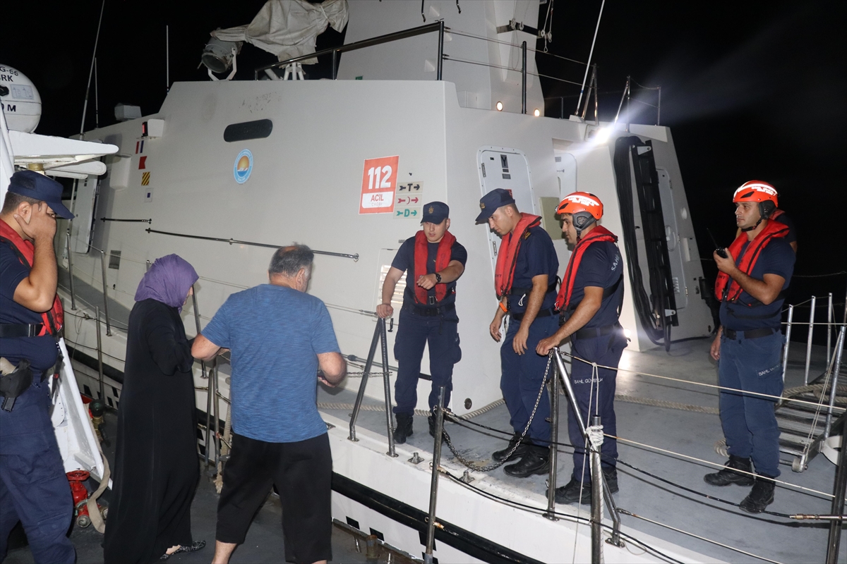 Gökçeada ve Bozcaada'daki hastaların yardımına Sahil Güvenlik yetişti
