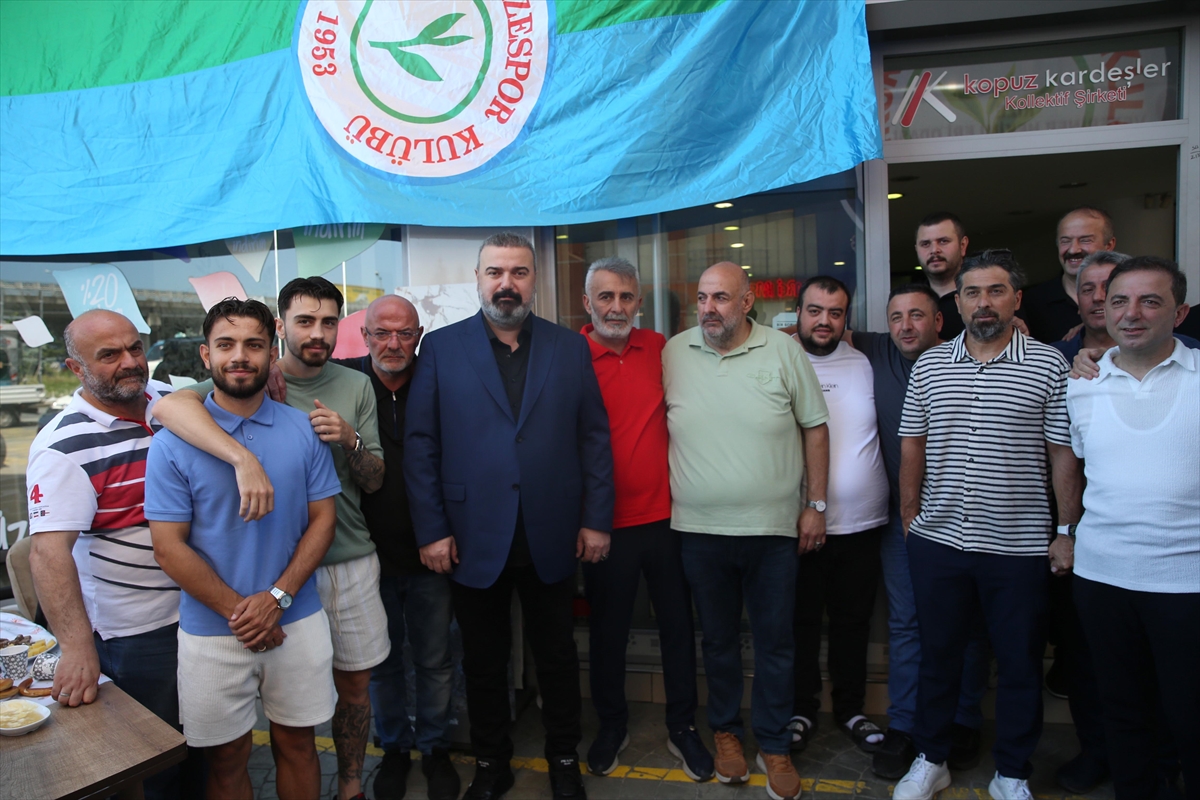 Çaykur Rizespor'da başkan Turgut, teknik heyet ve futbolcular, vatandaşlarla buluştu