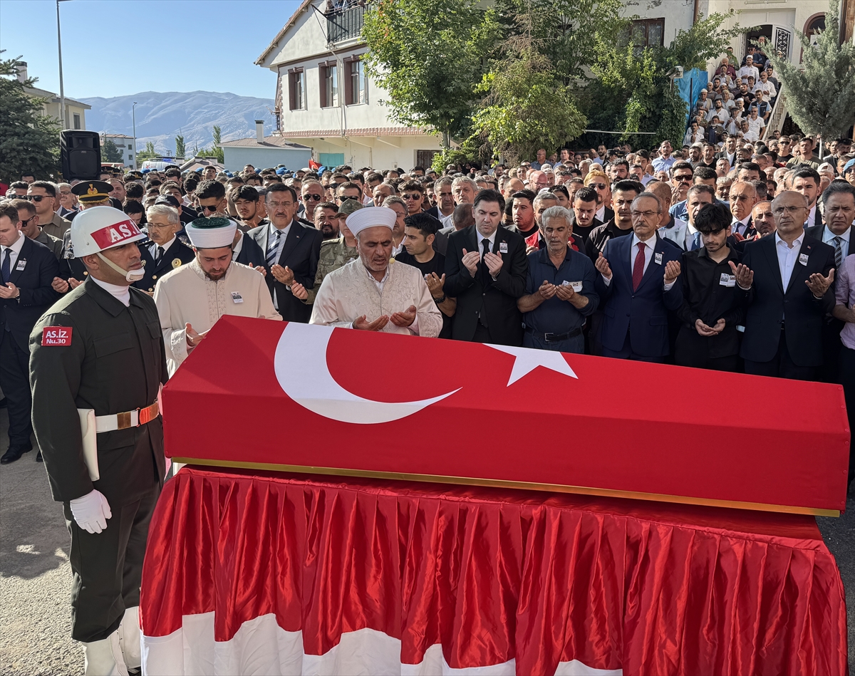 Şehit Mühimmat Astsubay Kıdemli Çavuş Akdoğan, memleketi Malatya'da son yolculuğuna uğurlandı