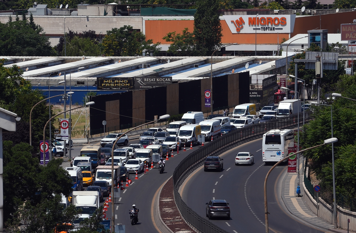 Sıhhiye Köprüsü'nde bakım çalışmaları nedeniyle trafik yoğunluğu oluştu