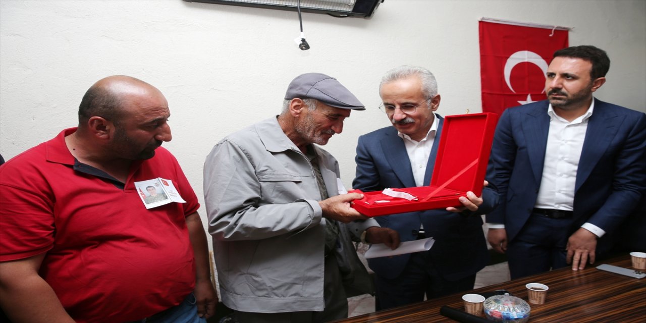 Bakan Uraloğlu, Pençe-Kilit Şehidi Yeşildemir’in Ailesine Taziye Ziyaretinde Bulundu