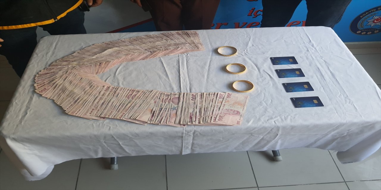 Malatya’da altın bozdurup dolandırıcılara verecekti, polisin dikkati sayesinde 200 bin lira dolandırılmaktan kurtuldu