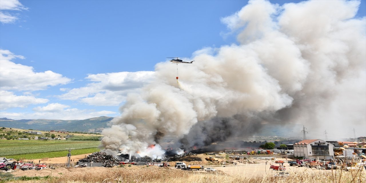 Kuzey Makedonya ile Kosova arasındaki Blace-Elez Han Sınır Kapısı, yeniden alevlenen yangın nedeniyle geçici olarak kapatıldı