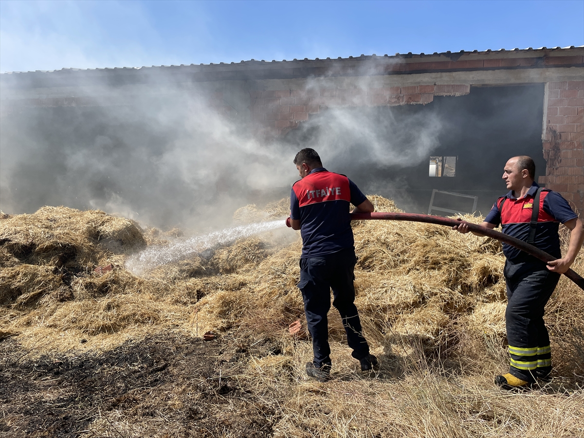 Amasya’da tarım arazisinde çıkan yangında yaklaşık 500 dönüm alan zarar gördü