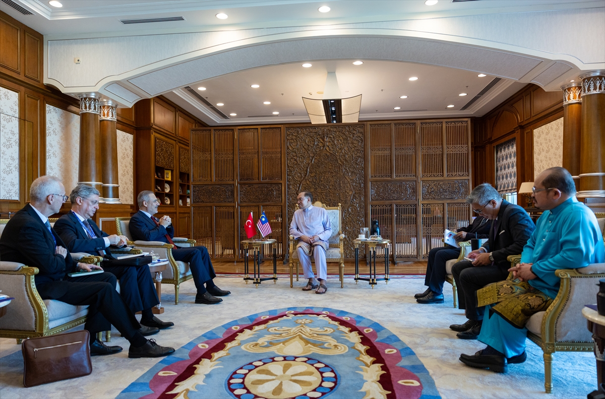 Dışişleri Bakanı Fidan, Malezya Başbakanı Enver İbrahim tarafından kabul edildi