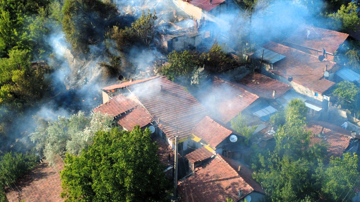 Karabük'te 4 evde çıkan yangın söndürüldü