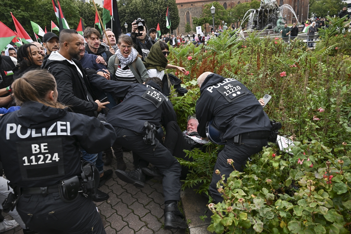 Berlin polisi, Filistin destekçilerine sert müdahalede bulundu