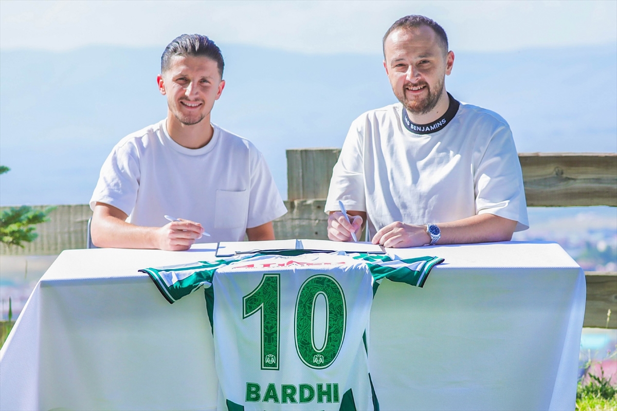Konyaspor, Enis Bardhi'yi transfer etti