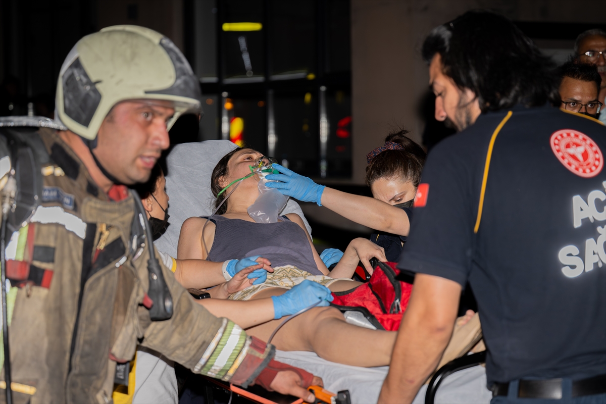 Başkentte 26 katlı binada çıkan yangında 1'i bebek 3 kişi öldü