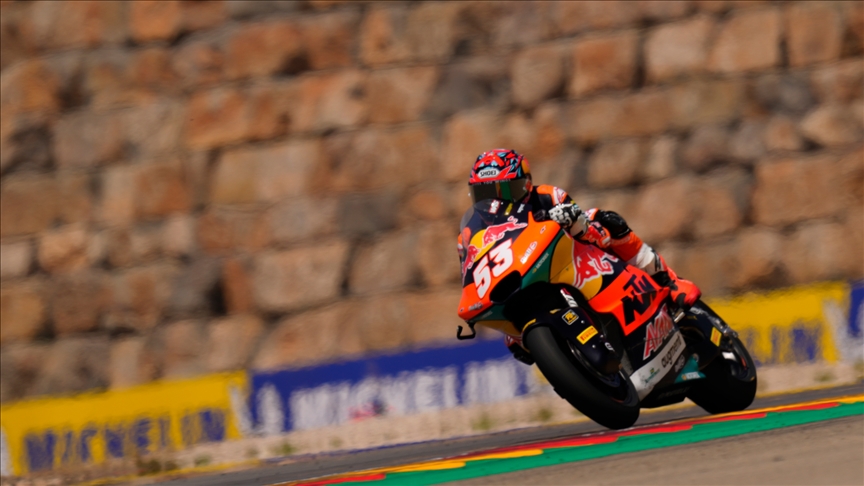 Milli motosikletçi Deniz Öncü, Dünya Moto2 Şampiyonası'nın Almanya yarışını kazandı