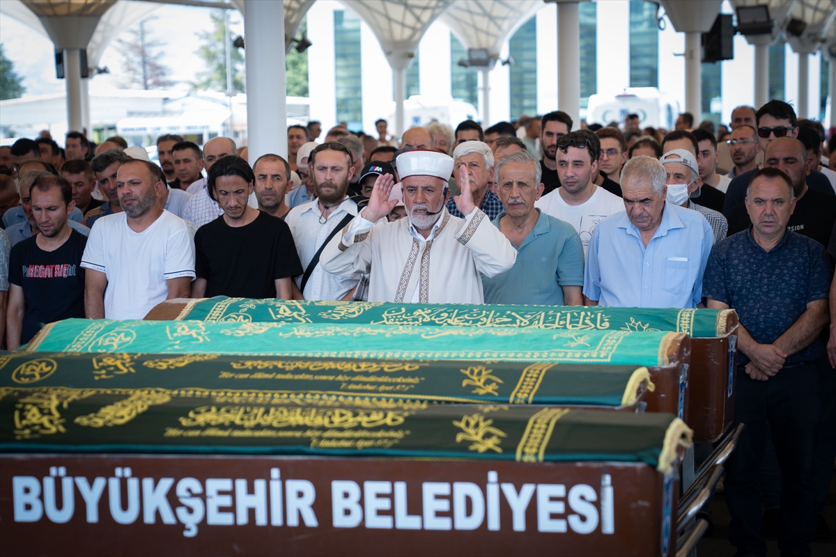 Ankara'da çıkan yangında hayatını kaybeden güvenlik görevlisinin cenazesi toprağa verildi