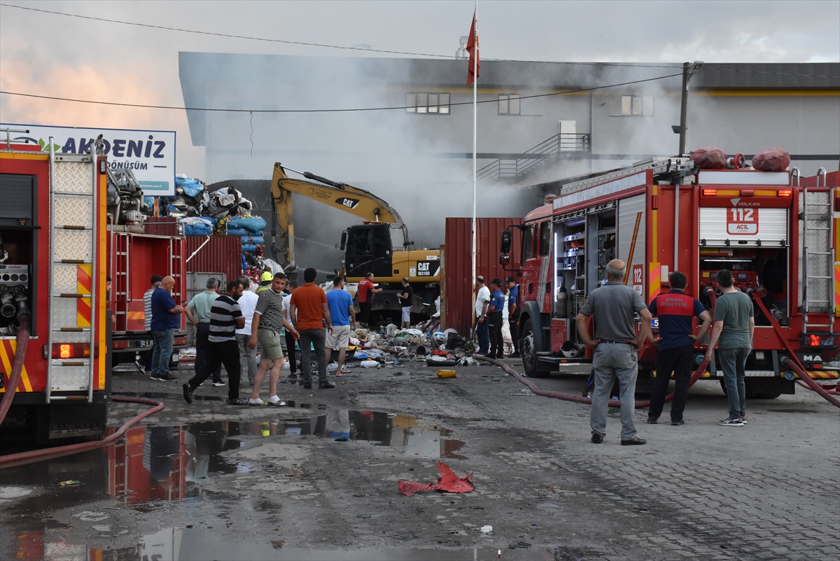 Ordu'da geri dönüşüm tesisinde çıkan yangın söndürüldü