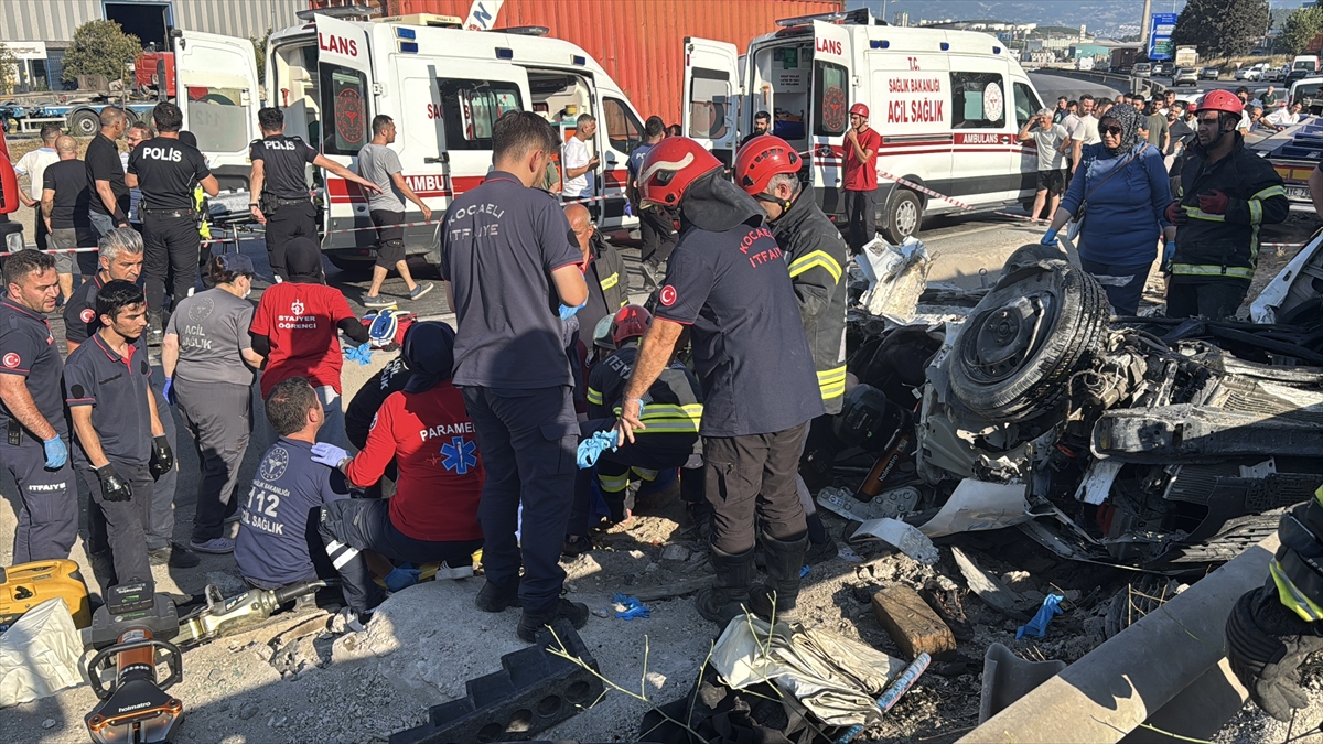 Kocaeli'de zincirleme trafik kazasında 5 kişi öldü, 1 kişi yaralandı