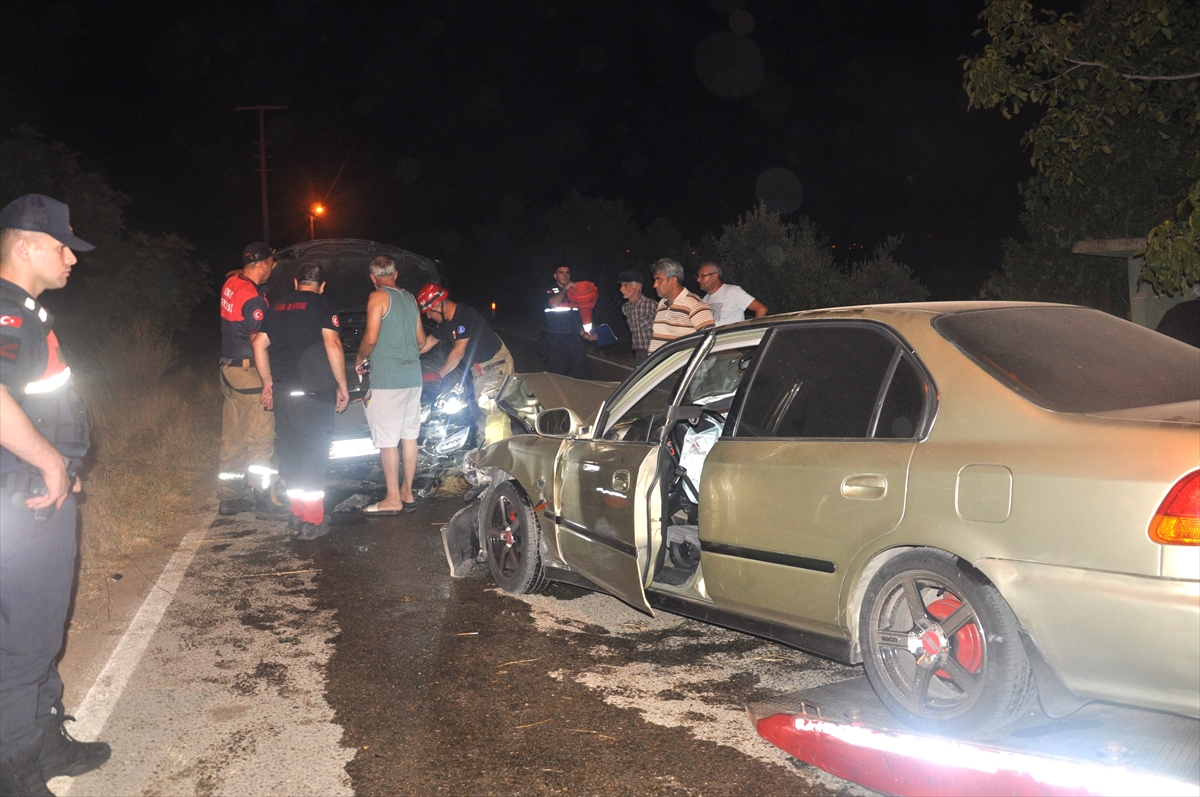 Ödemiş’te iki otomobilin çarpıştığı kazada 4 kişi yaralandı