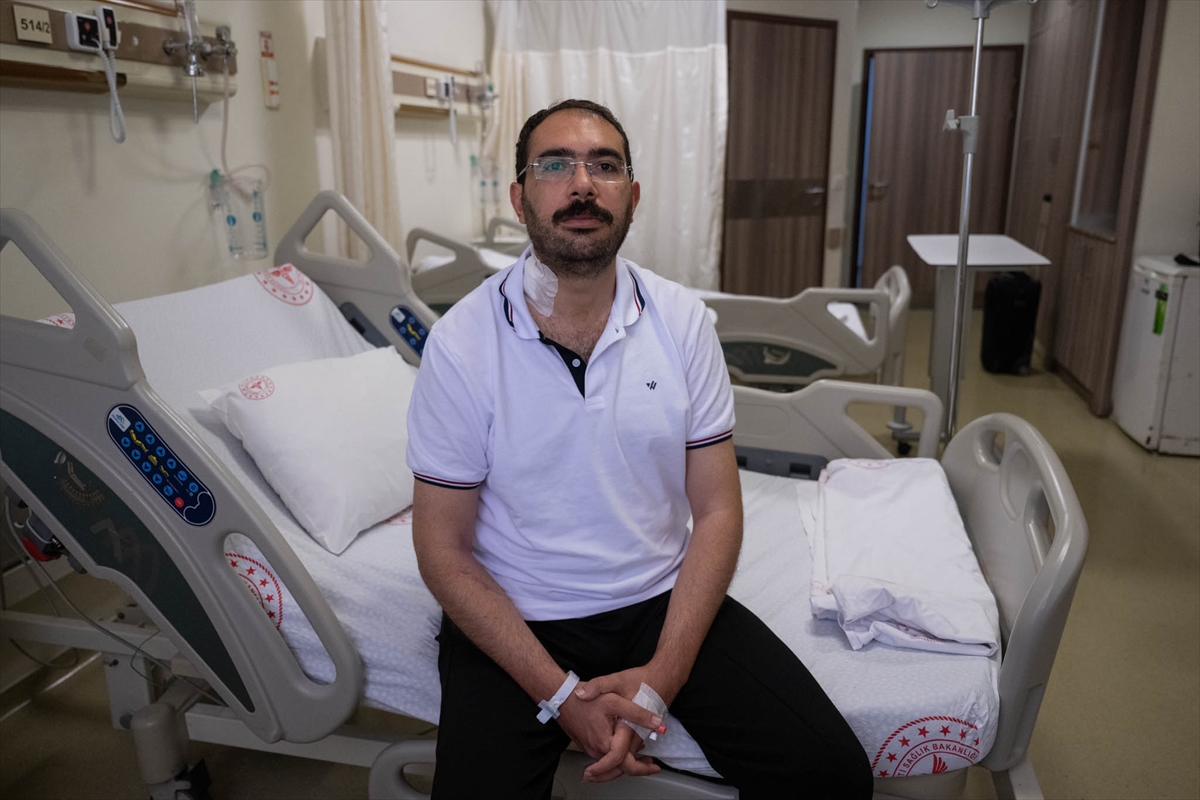 FETÖ'NÜN DARBE GİRİŞİMİNİN 9. YILI - 15 Temmuz gazisi doktor, boynundaki şarapnel parçasından 9 yıl sonra kurtuldu