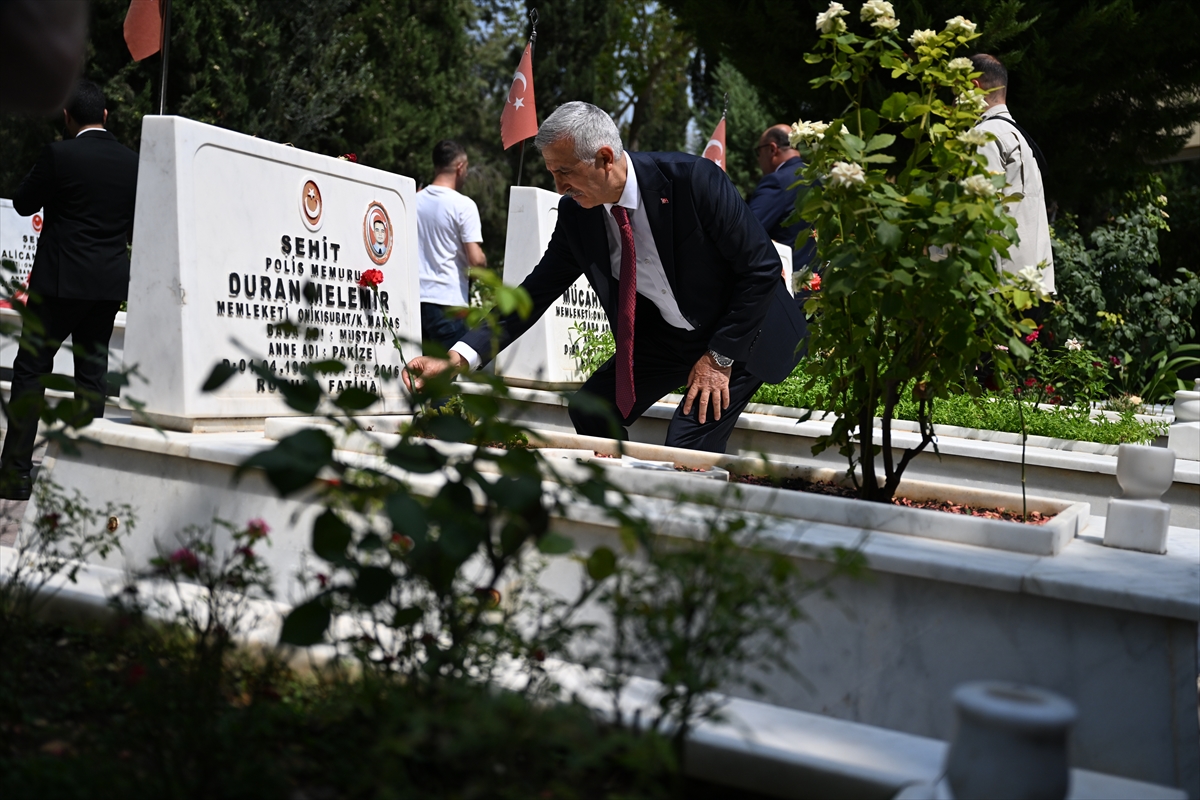 Gaziantep ve çevre illerde 15 Temmuz dolayısıyla şehitlikler ziyaret edildi