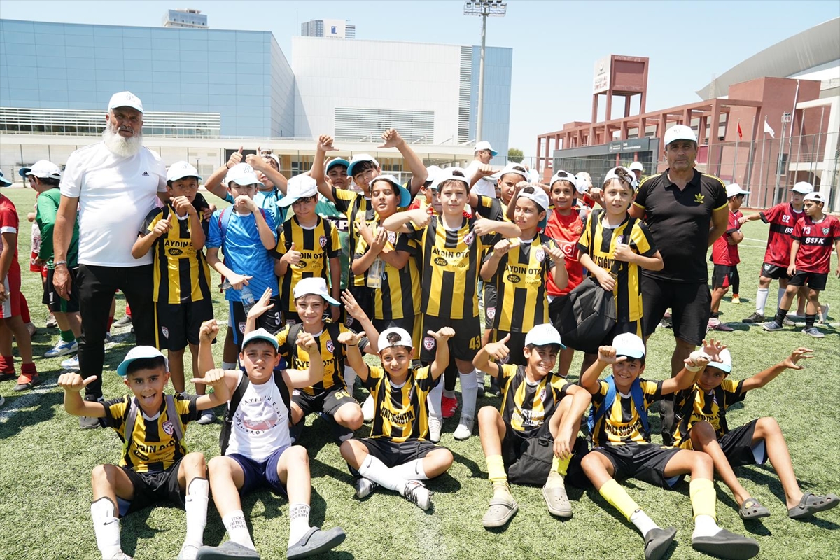 TÜGVA 15 Temmuz şehitleri anısına İzmir'de futbol turnuvası düzenledi