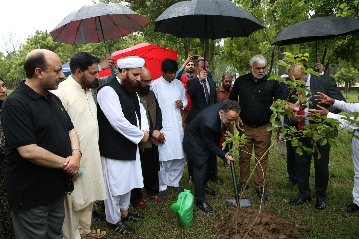 TİKA'dan İslamabad'da 15 Temmuz Şehitleri anısına ağaçlandırma etkinliği