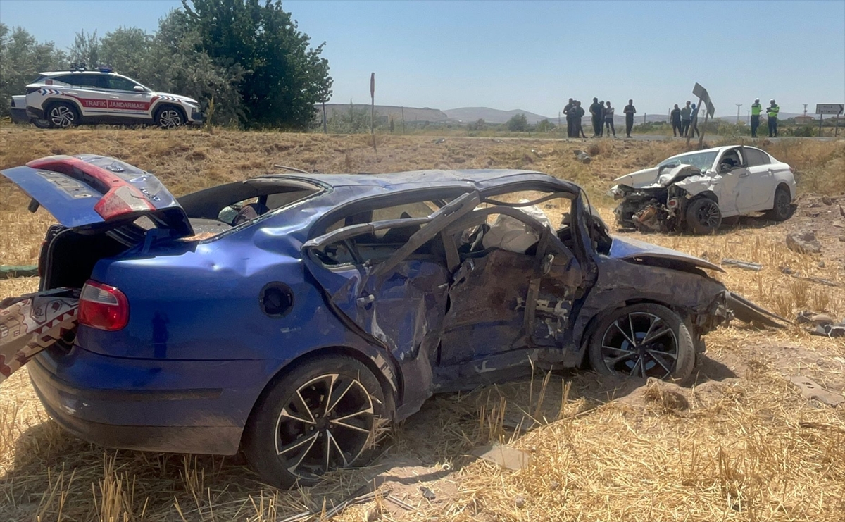 Nevşehir'de iki otomobilin çarpıştığı kazada 1 kişi öldü, 1 kişi yaralandı