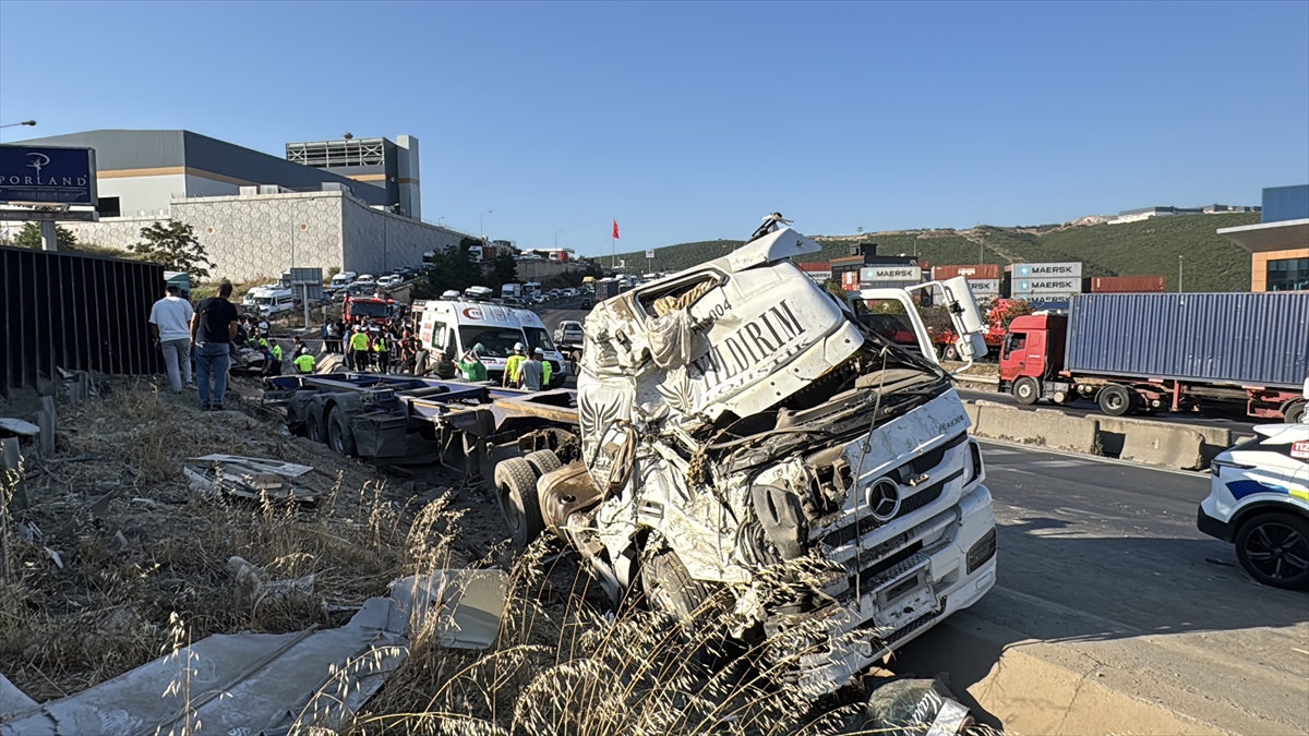 Kocaeli'de 5 kişinin öldüğü trafik kazasında tır sürücüsü tutuklandı