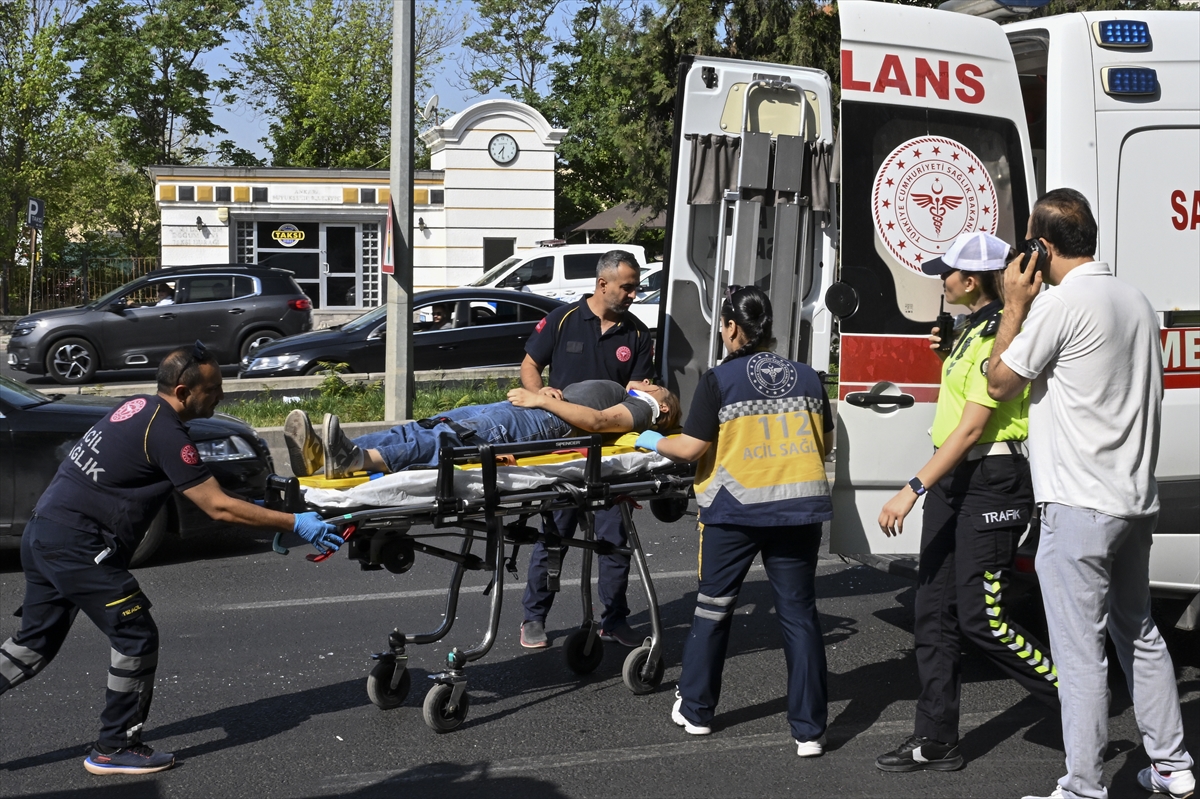Ankara'da belediye otobüsünün karıştığı zincirleme kazada 27 kişi yaralandı