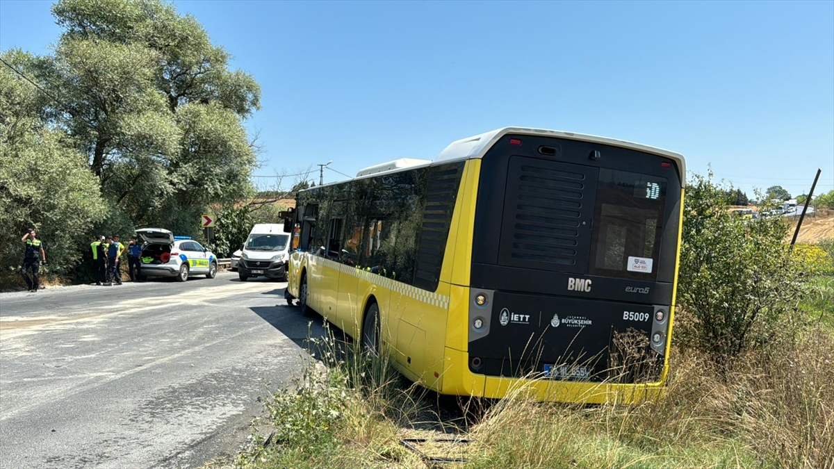Arnavutköy'de İETT otobüsüyle çarpışan otomobilin sürücüsü öldü