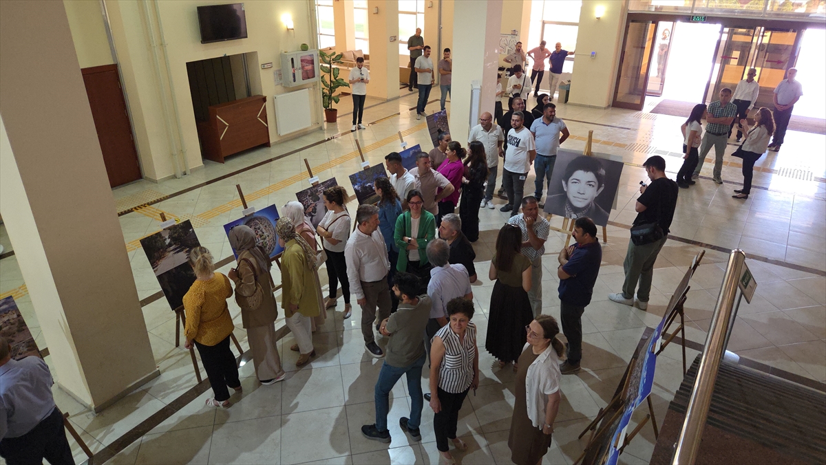 Niğde'de "Toprağın Hafızası Ömer Halisdemir'in İzinde" sergisi açıldı
