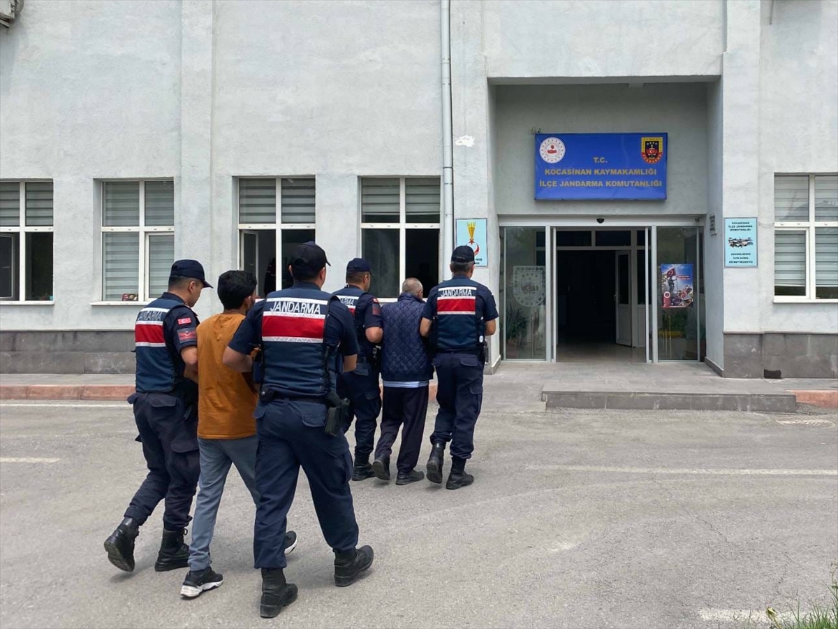 Kayseri'de terör örgütü DEAŞ'a yönelik operasyonda 2 zanlı yakalandı