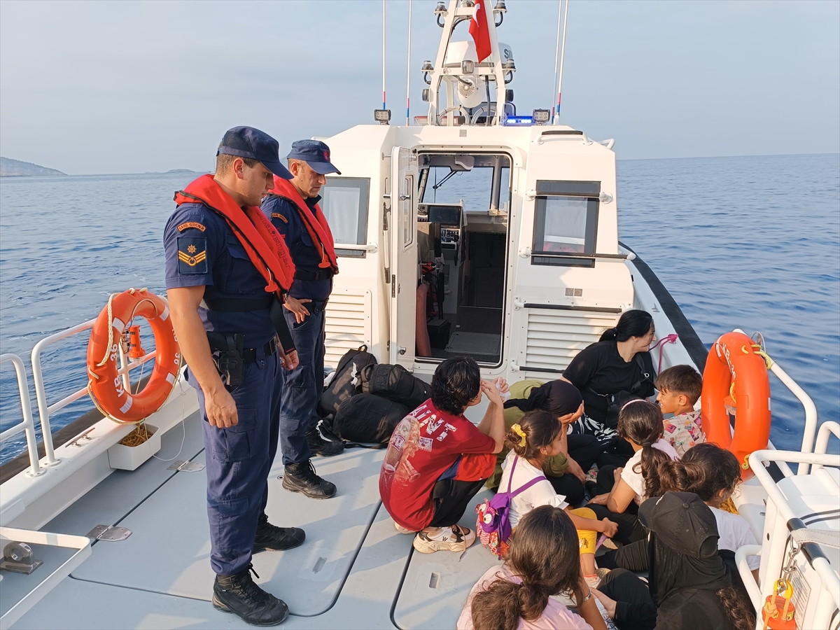 Antalya'da 21 düzensiz göçmen yakalandı