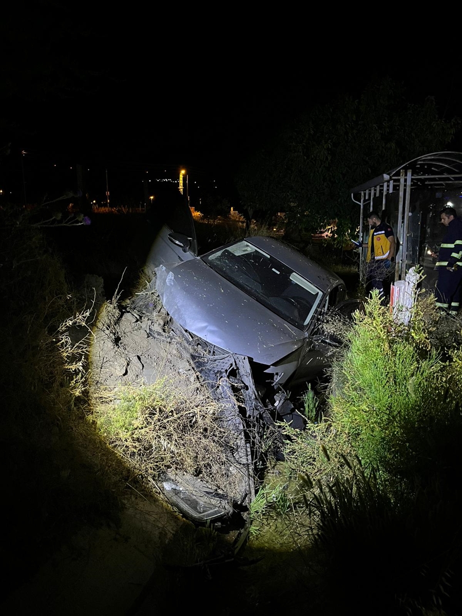 Amasya'da su kanalına düşen otomobildeki 4 kişi yaralandı