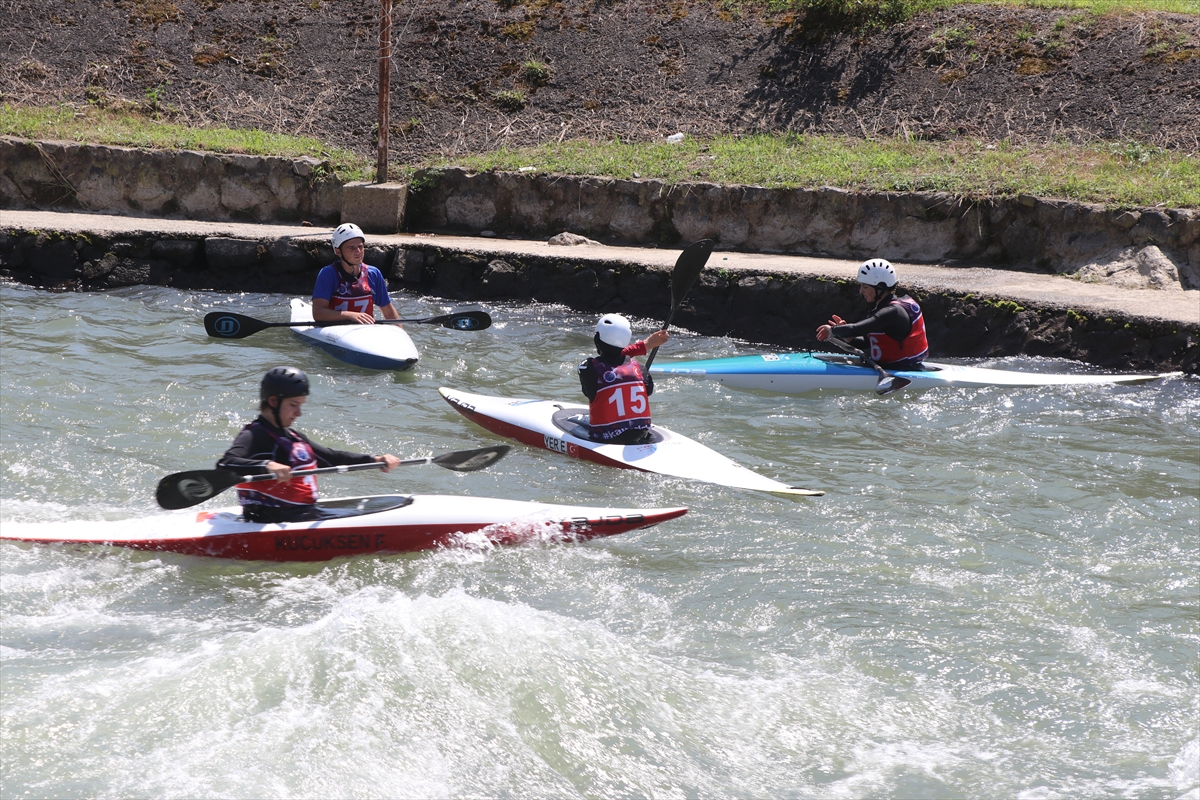 Rize'de Akarsu Kano Slalom ve Kayak Cross Türkiye Şampiyonası yapıldı