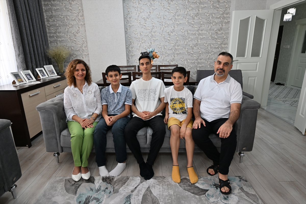 Gaziantepli Özyurtseven ailesi önce LGS sınavında şimdi de YKS'de Türkiye birincisi çıkardı