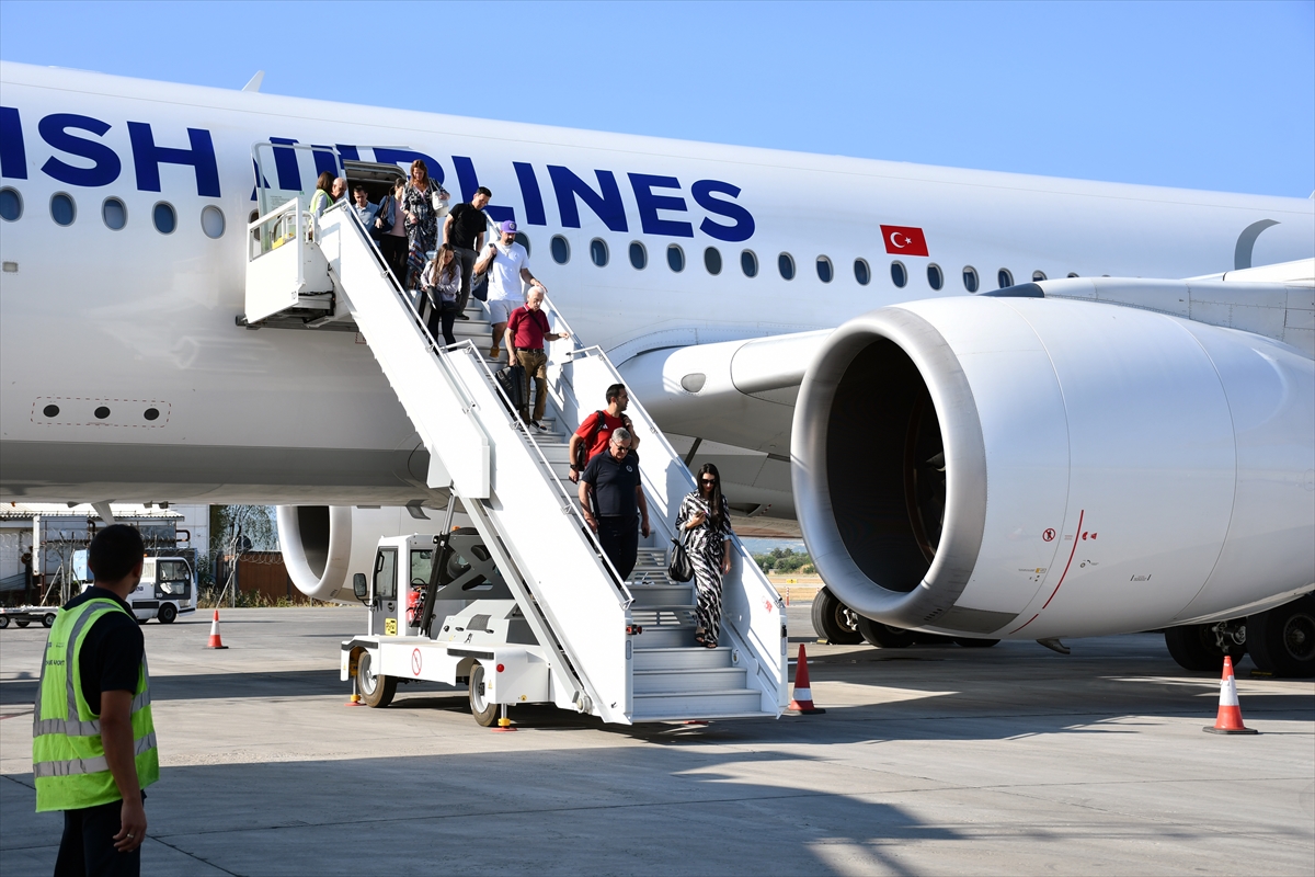 Türk sporcular, Kuzey Makedonya'daki Avrupa Gençlik Olimpik Yaz Festivali'ne THY ile ulaştı