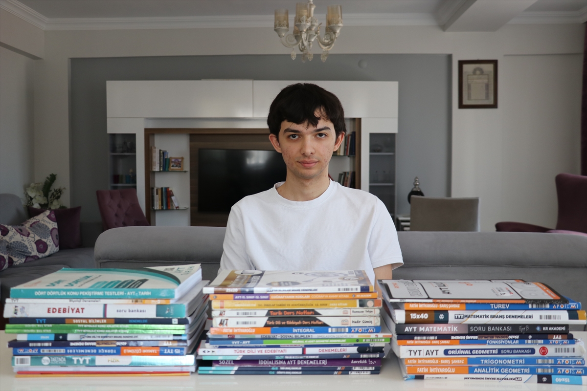 YKS sözel alanda Türkiye 10'uncusu Yasir, finans alanında ilerlemek istiyor