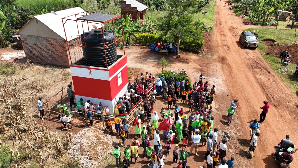 Türk Kızılay, Uganda'da 10 güneş enerjili su kuyusu açtı
