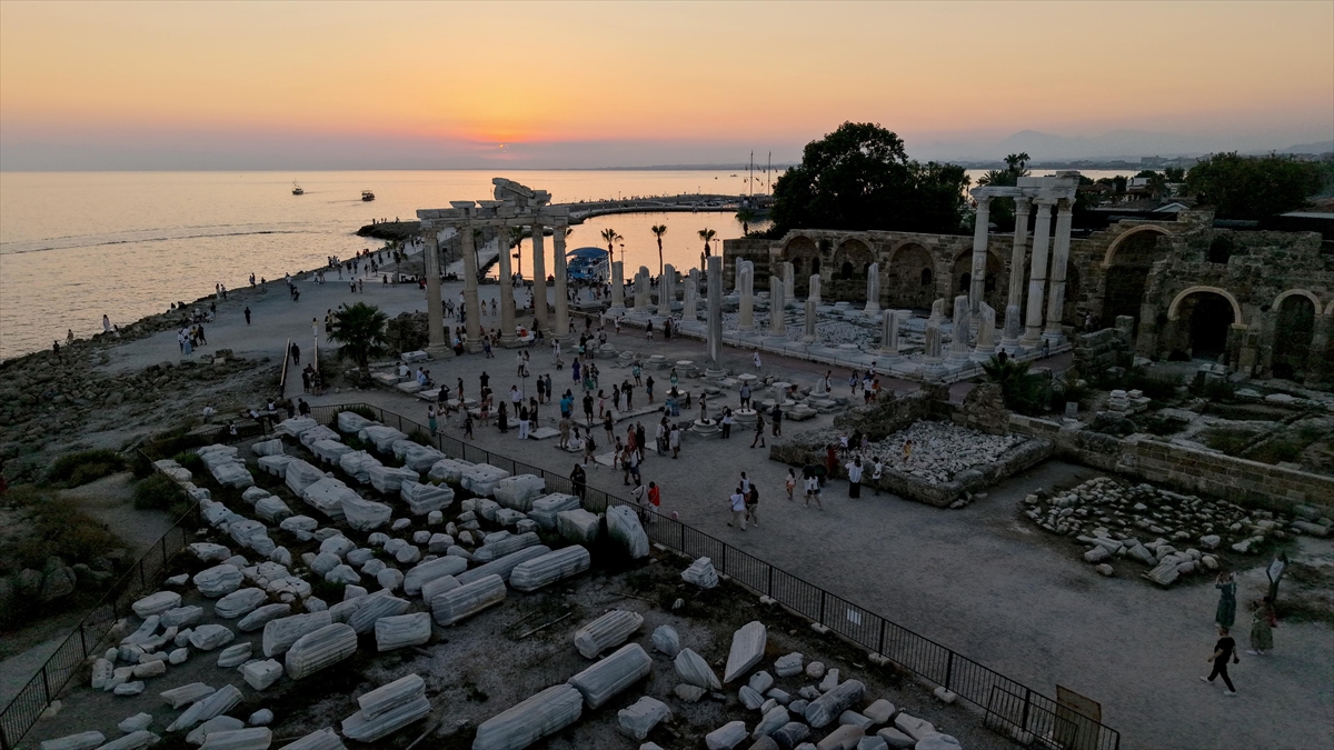 Antalya'da 102 binden fazla yabancı ziyaretçi girişiyle temmuz ayı rekoru kırıldı