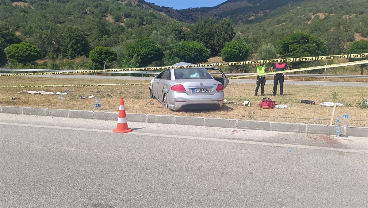 Amasya'da devrilen otomobildeki 1 çocuk öldü, 4 kişi yaralandı