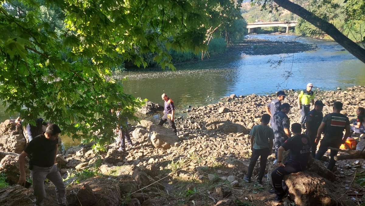 Eskişehir'de Sakarya Nehri'nde kaybolan 2 kişinin cesedine ulaşıldı