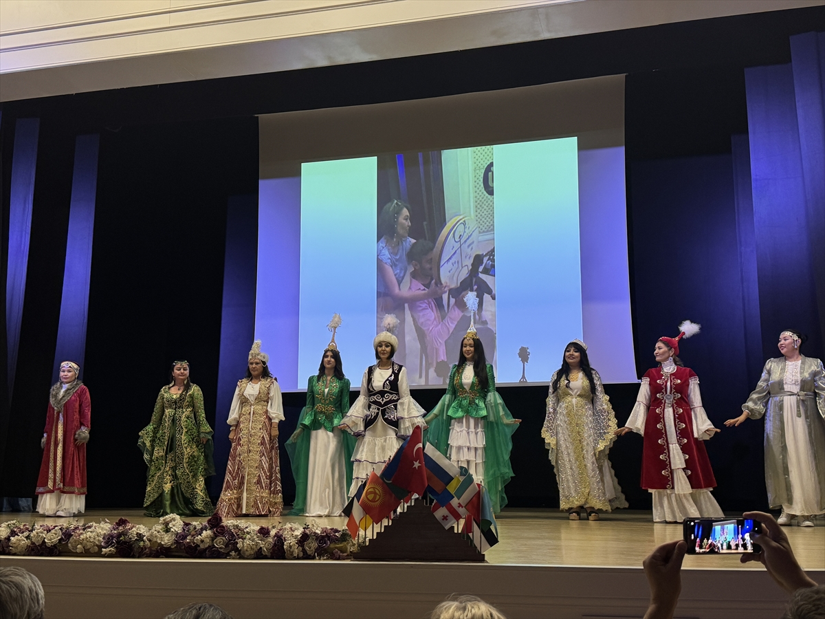 "1. Uluslararası Kültür Bağları Halk Oyunları Gösterisi" Üsküdar'da sanatseverlerle buluştu