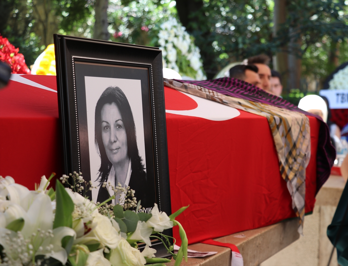 Vefat eden eski CHP Bursa Milletvekili Lale Karabıyık için tören düzenlendi