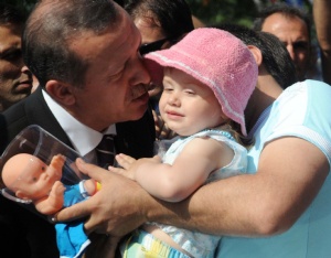 Erdoğan'a:Dağıttığın Oyuncaklar Çin Malı mı?