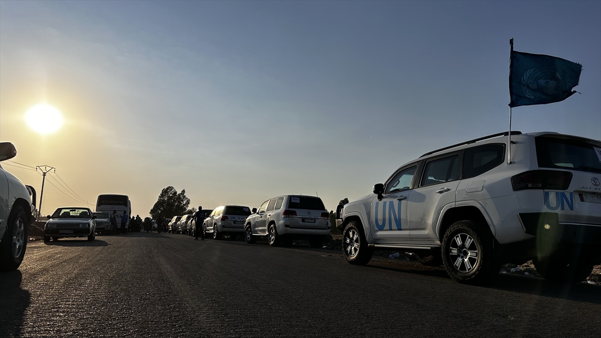 Süveyda'da Bedevi ailelerin tahliyesi için oluşturulan konvoy kent merkezine girdi