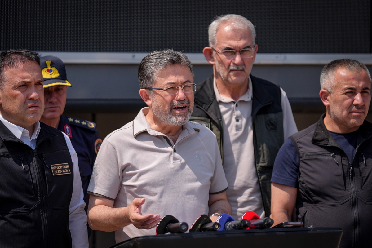 Tarım ve Orman Bakanı Yumaklı, Bilecik'te orman yangınlarıyla ilgili son durumu paylaştı: