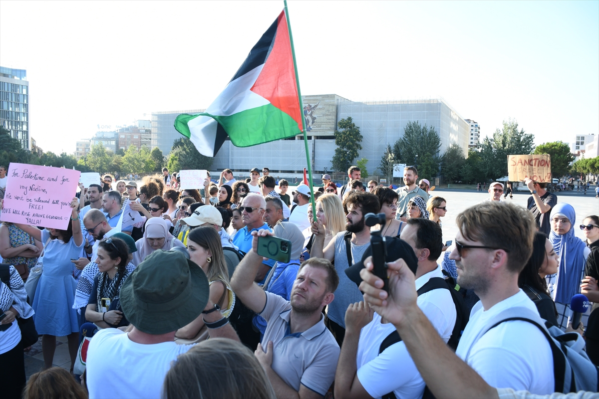 Arnavutluk'ta Filistin'e destek gösterisi düzenlendi